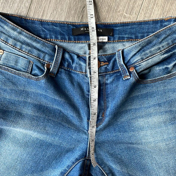 Max studio Ankle  Jeans with Rose hardware and embroidered pocket design. - Picture 7 of 9